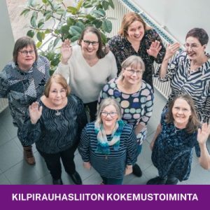 Kilpirauhasliiton kokemustoimijat vilkuttavat.