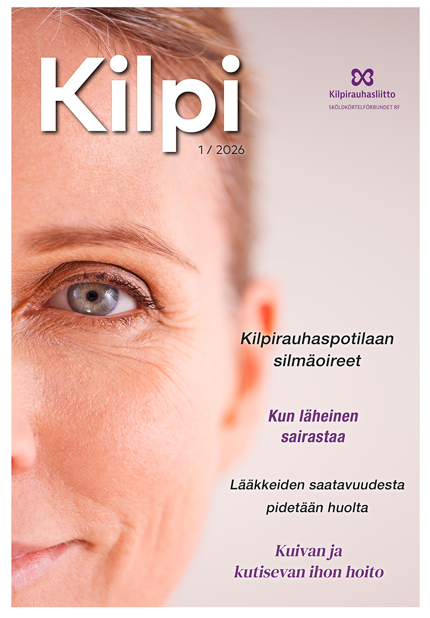 Kilpi-lehden 1/26 kansikuva, jossa otsikkonostoja. Lisäksi puolet naisen kasvoista. Nainen hmyilee,
